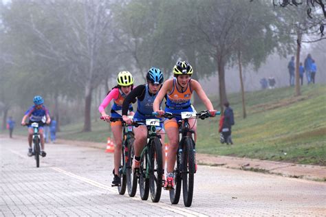 Jesús Vela y Sandra Schenkel se alzan con la victoria del XXX Duatlón