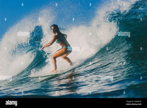 Sehr Junges M Dchen Bikini Fotos Und Bildmaterial In Hoher Aufl Sung Alamy