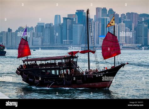 An Aqua Luna Junk Boat Cruise In Victoria Harbour And Hong Kong Skyline