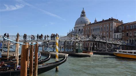 Madonna Della Salute L Apertura Del Ponte Votivo La Nuova Venezia