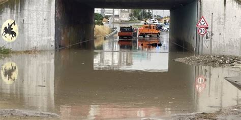 Sinop ta dere taştı evler ve dükkanlar su altında kaldı