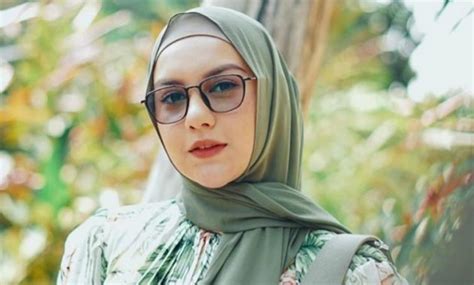 13 Artis Indonesia yang Mantap Berhijab di Tahun 2019