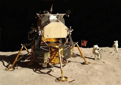 Apollo Lunar Module Verschiedene Hersteller Von Florian Krempl