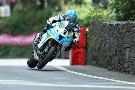 Dunlop Seals Week With Sweet Suzuki Win In Senior Tt Race