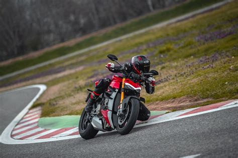 Comparativa Hypernaked Ducati Streetfighter V4S Kawasaki Z H2 KTM