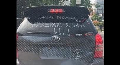 Viral Pemilik Mobil Ini Tulis Dikaca Minta Jangan Ditabrak Sparepart