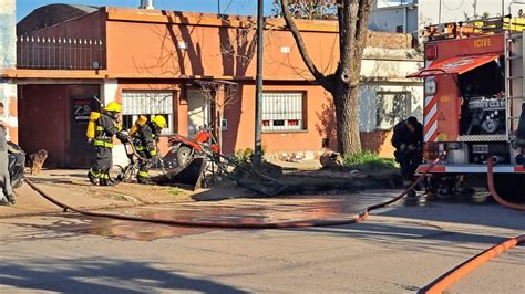 Incendio Generalizado En Un Taller Mec Nico De La Av Tres De Febrero