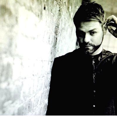 Singer Brian McFadden suffers injury