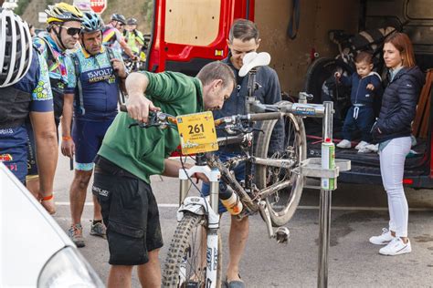 M S De Ciclistas Despiden La Ltima Etapa De La Volta A Menorca Btt