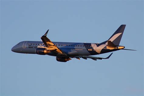 Breeze Airways Celebrates 2/20 With Airbus A220 Order