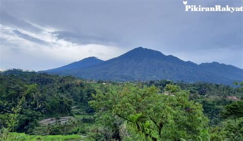 Tanah Tebing Gunung Galunggung Tasikmalaya Longsor Ada Aliran Air Dari