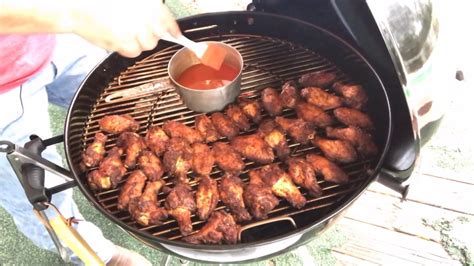 How To Smoke Chicken Wings On The Weber Kettle Master Touch Youtube