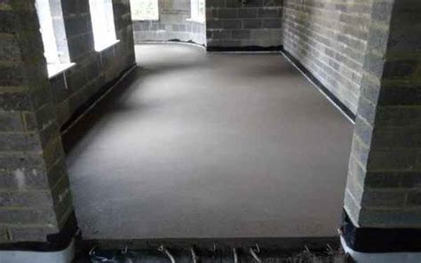 Устройство стяжки пола: можно ли частями и как правильно?