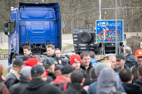 Bilderstrecke Zu Lkw Streik Bei Gr Fenhausen Auf Der A Wenn Polens