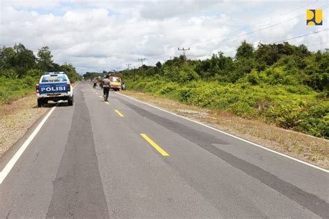 Foto Rampung Cek Progres Jalan Perbatasan Indonesia Malaysia Di