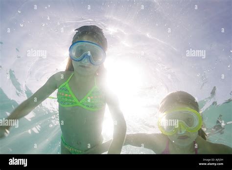 Unterwasser Bikini Mädchen Taucher Stockfotos Unterwasser Bikini Mädchen Taucher Bilder Alamy