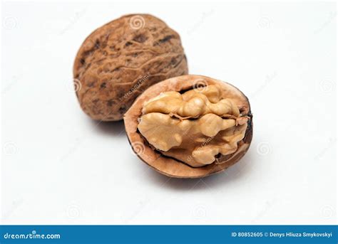 Walnut стоковое изображение. изображение насчитывающей смесь - 80852605