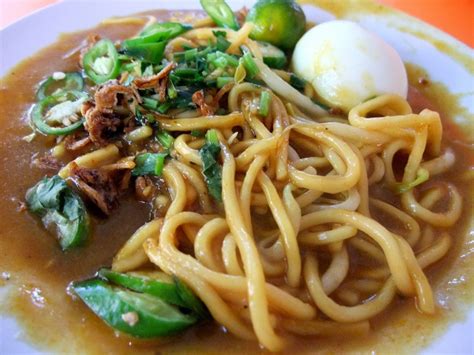 30 Famous Local Foods To Eat In Singapore Before You Die