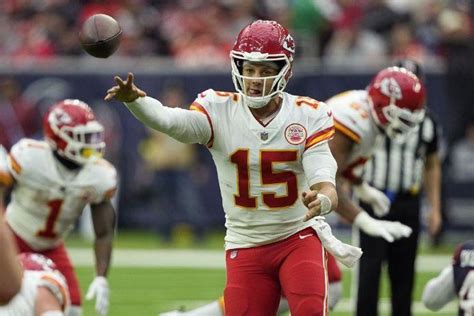 Mahomes makes MVP bid with more balanced approach - The Examiner