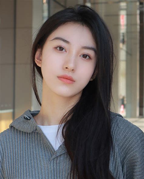 Nhan sắc mê mẩn hot girl xứ Trung được mệnh danh Tiểu Long Nữ