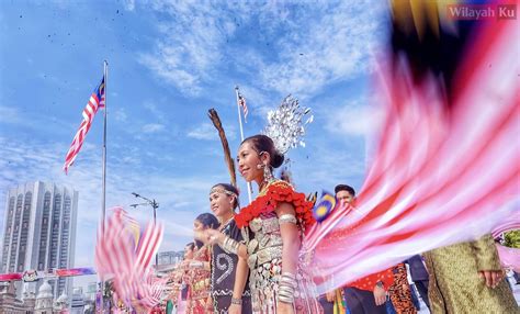 Pamer Rasa Kesetiaan Kecintaan Dengan Kibar Jalur Gemilang Pm