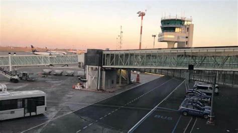 Nuova Eruzione Dell Etna Aeroporto Di Catania Chiuso Per Ceneri Sulla