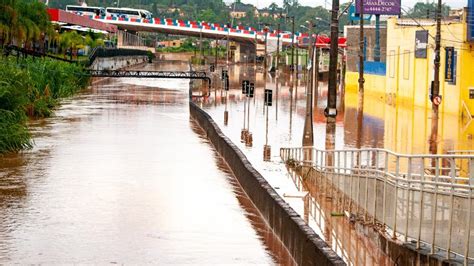 Chuva Alaga Ruas Em Franco Da Rocha S O Sebasti O Registra Temporal