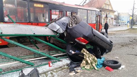 Wypadek w Rudzie Śląskiej na ul Zabrzańskiej BMW wypadło z DTŚ i