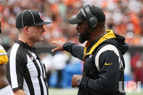 Photo: Steelers head coach Mike Tomlin question a call by the officials ...