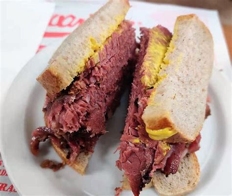 montreal smoked meat sandwich : eatsandwiches