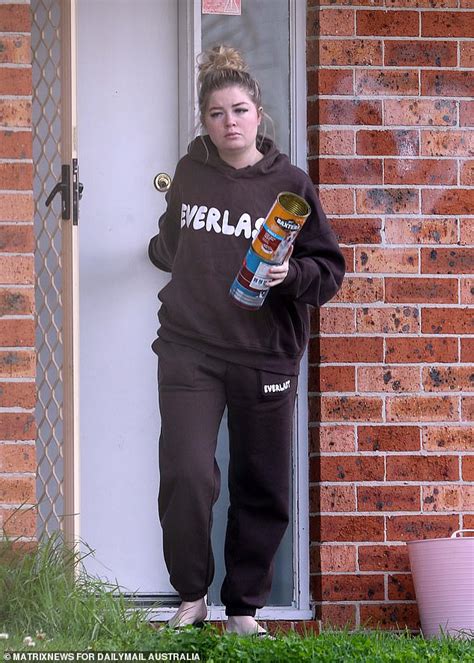 Pregnant Prison Guard Amber Clavell Who Allegedly Had An Intimate