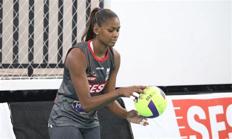 Mayany renova o Sesi Vôlei Bauru por mais uma temporada