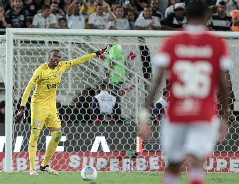 Carlos Miguel atinge marca de maior média de bolas defendidas no mundo