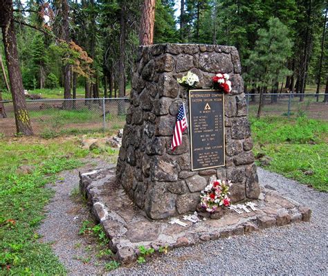 The Mitchell Monument Oregon Mechtraveller