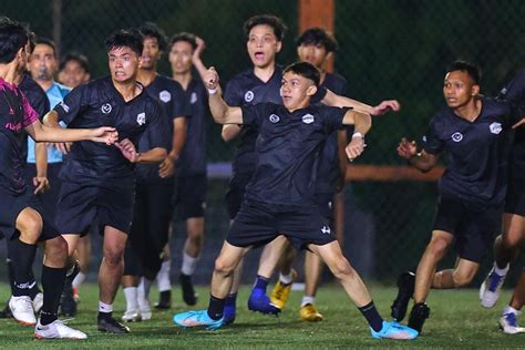 Tular Pemain Bola Sepak Di Malaysia Bergaduh Guna Senjata Tajam