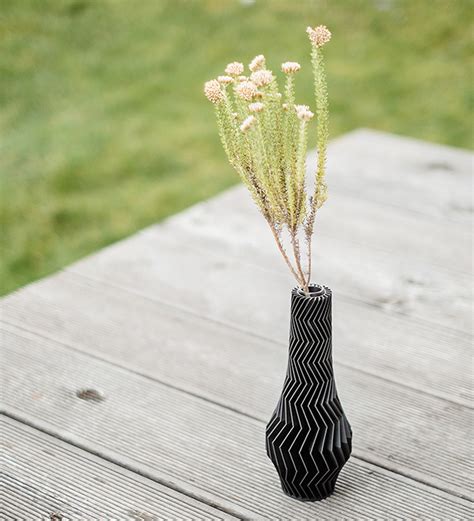 ZigZag 3D-Printed Vases by Martin Žampach - Tuvie Design