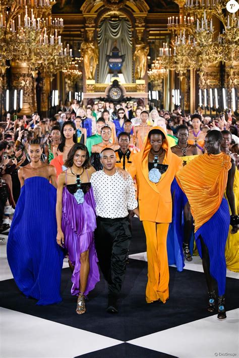 Olivier Rousteing Lors Du Défilé Balmain Collection Prêt à Porter