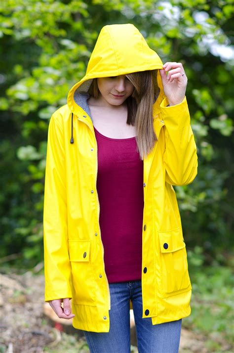 The Classic Yellow Rain Coat Trend | Raindrops of Sapphire