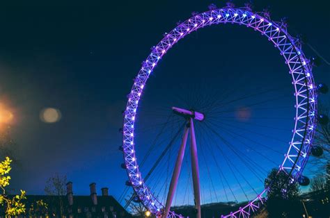 Kostenlose Hintergrundbilder Riesenrad Mit Nachts Eingeschaltetem Licht