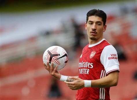 Latest Arsenal Could Use Hector Bellerin Move To Bring In Top Striker