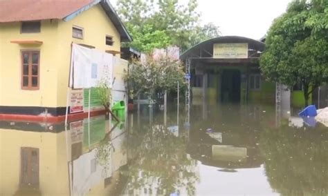 Assam Flood Situation Gloomy As About Lakh People