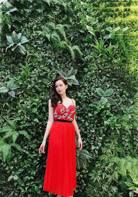 Street Style Hot Mom Heo Mi Nhon Khoe T C M I Huy N Lizzie C C Tr Xinh Khi Di N I V I Con