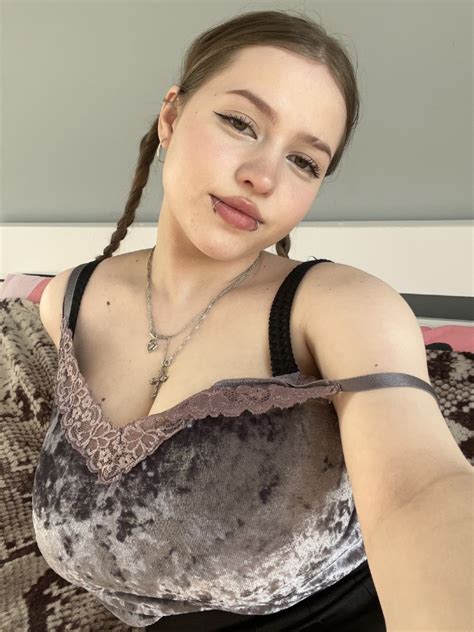 Beautiful Curves Once More Teen Amateur Mia Milkers Models For A Glamour Shoot While Fully