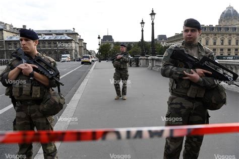 France Monde Attaque à Paris l assaillant avait été convoqué par