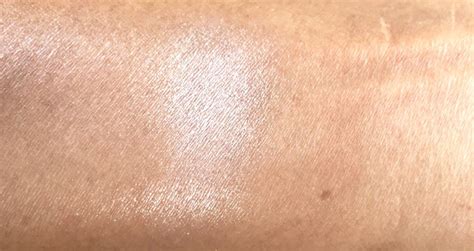 MAC Soft & Gentle Mineralize Skinfinish Highlighter Review, Swatches