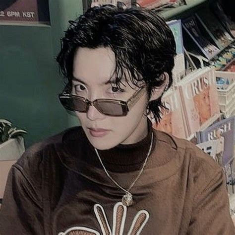 Pin By Army Sunshine On Jung Hoseok Hoseok Jhope Cute Gay Couples