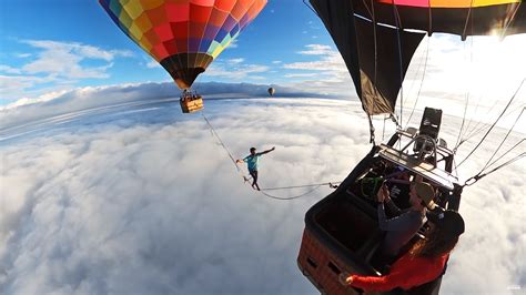 Extreme Slacklining Between Two Hot Air Balloons Explorersweb