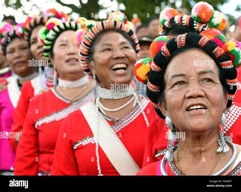 Cangyuan Chinas Yunnan Province 2nd Oct 2015 Women Of Va Ethnic