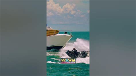 Boat Crashes Into Jet Ski At Haulover Inlet Wavy Boats Youtube