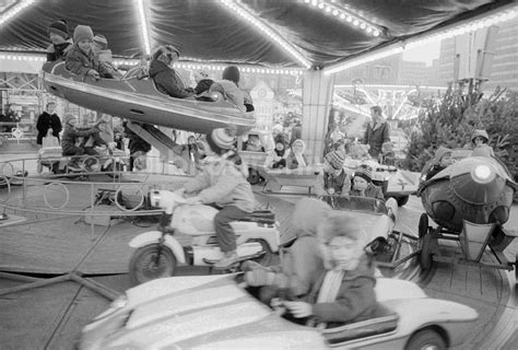 Ddr Fotoarchiv Berlin Kinder In Einem Kinderkarussell Auf Dem